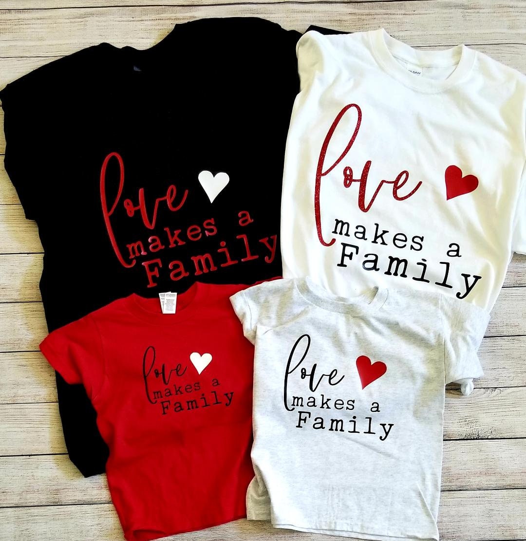 Lieben Macht Ein Familienhemd, Eine Familie, Adoptionshemden, Adoptionsfamilienhemden, Gotcha-Tageshemd, Familientreffenhemden, Familie Lieben Macht Ein Familienhemd, Eine Familie, Adoptionshemden, Adoptionsfamilienhemden, Gotcha-Tageshemd, Familientreffenhemden, Familie von TBeauDesigns