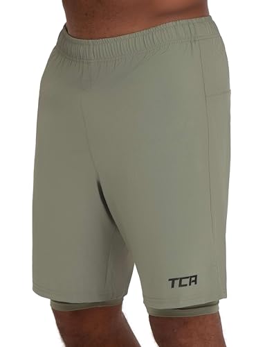 TCA Ultra Sporthose Herren kurz 2 in 1 mit Tasche - Kurze Sport Shorts Trainingshose mit Taschen - Laufhose mit Kompressions Innenhose und Reißverschluss Handytasche - Grün/Grün, M von TCA