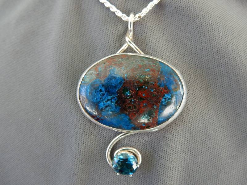 Azurit in Roter Matrix Mit Blauem Topas Azurit in Roter Matrix Mit Blauem Topas von TCBodeker
