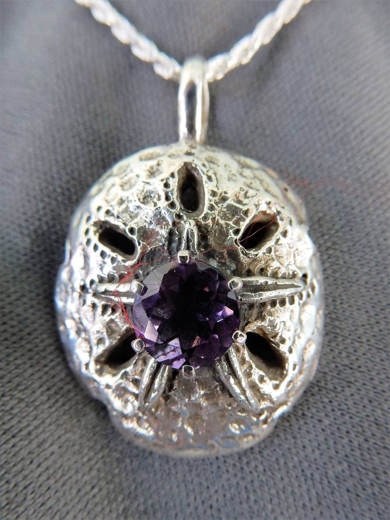 Sanddollar Anhänger Mit Amethyst Sanddollar Anhänger Mit Amethyst von TCBodeker