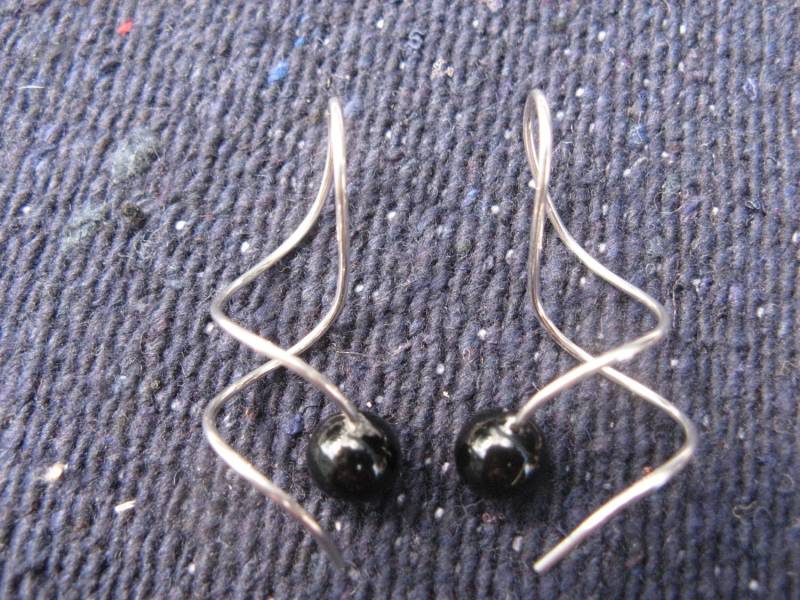 Twist Auf Ohrringe, Sterling Silber Und Schwarz Onyx Twist Auf Ohrringe, Sterling Silber Und Schwarz Onyx von TCBodeker