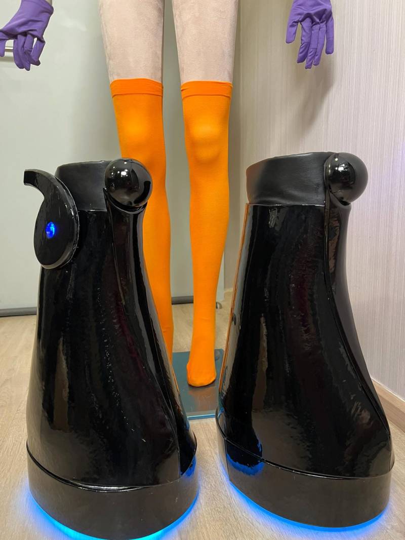 Einteiler Eierkopf Rotkehlchen Dom Schuhe Mit Led von TCCCosCraftArt
