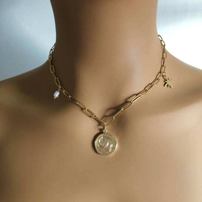 Goldene Büroklammerkette Mit Mond Und Sterne Münze, Paperclip Halskette, Halskette Für Frauen, Kette Modernes Layering von AmaraVeraJewellery