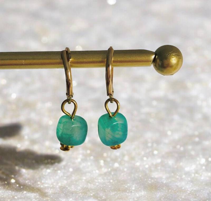 Neu 18K Gold Mit Achat Edelstein Grün, Ohrringe, Ohrhänger, Tenkiks von AmaraVeraJewellery