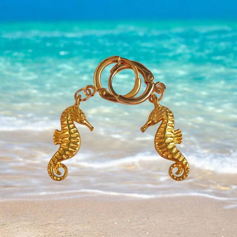 Neu 18K Goldene Seepferdchen An Mini-Creolen Huggies Hoop Ohrringe, Von Tenkiks von AmaraVeraJewellery