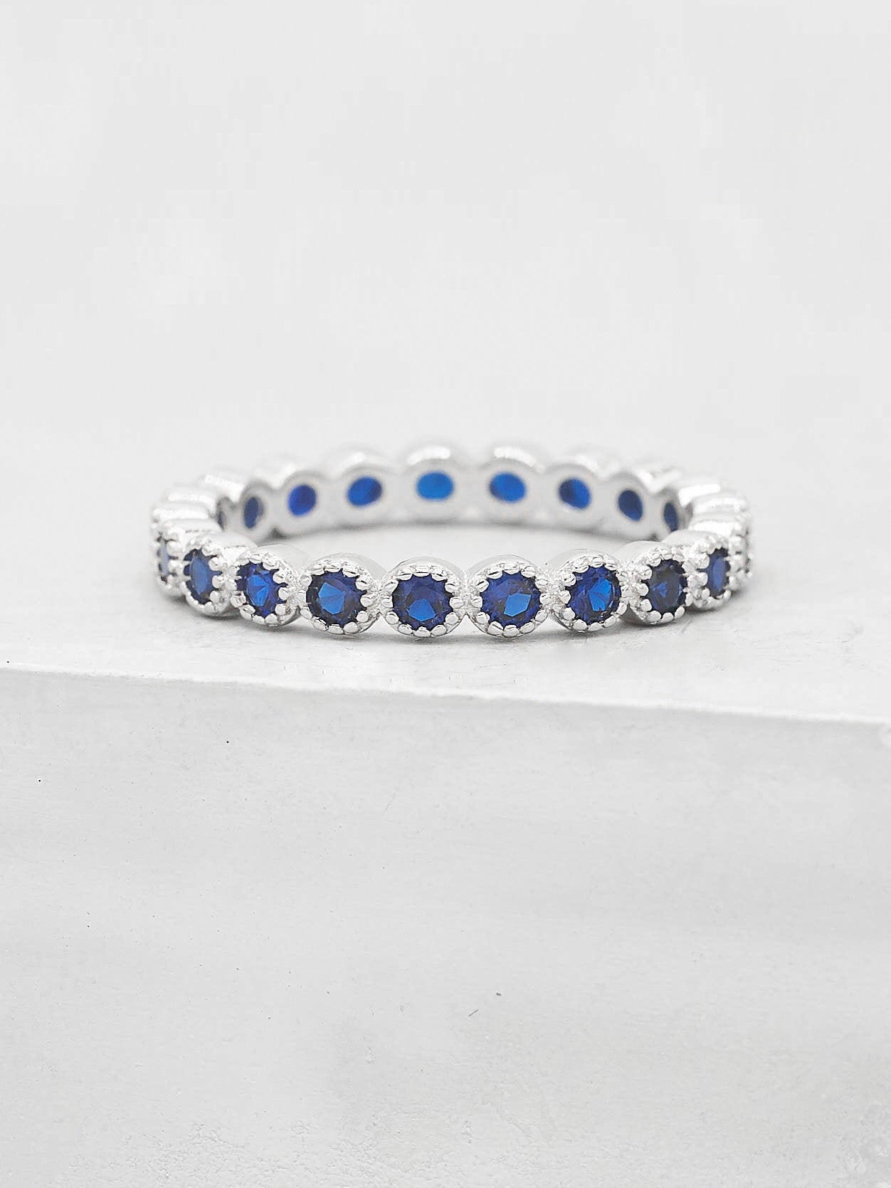 2 Mm Milgrain Bezel Eternity Bandring - Silber Mit Saphir Cz-stacking Ring Jubiläumsring Ehering Verlobungsring | R1041Sblu von TFHJEWELRY