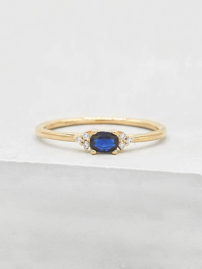 Zierlicher Oval Ring - Gold + Saphir | Stapelring Im Ovalschliff Versprechen Etwas Blaues September Geburtsstein von TFHJEWELRY
