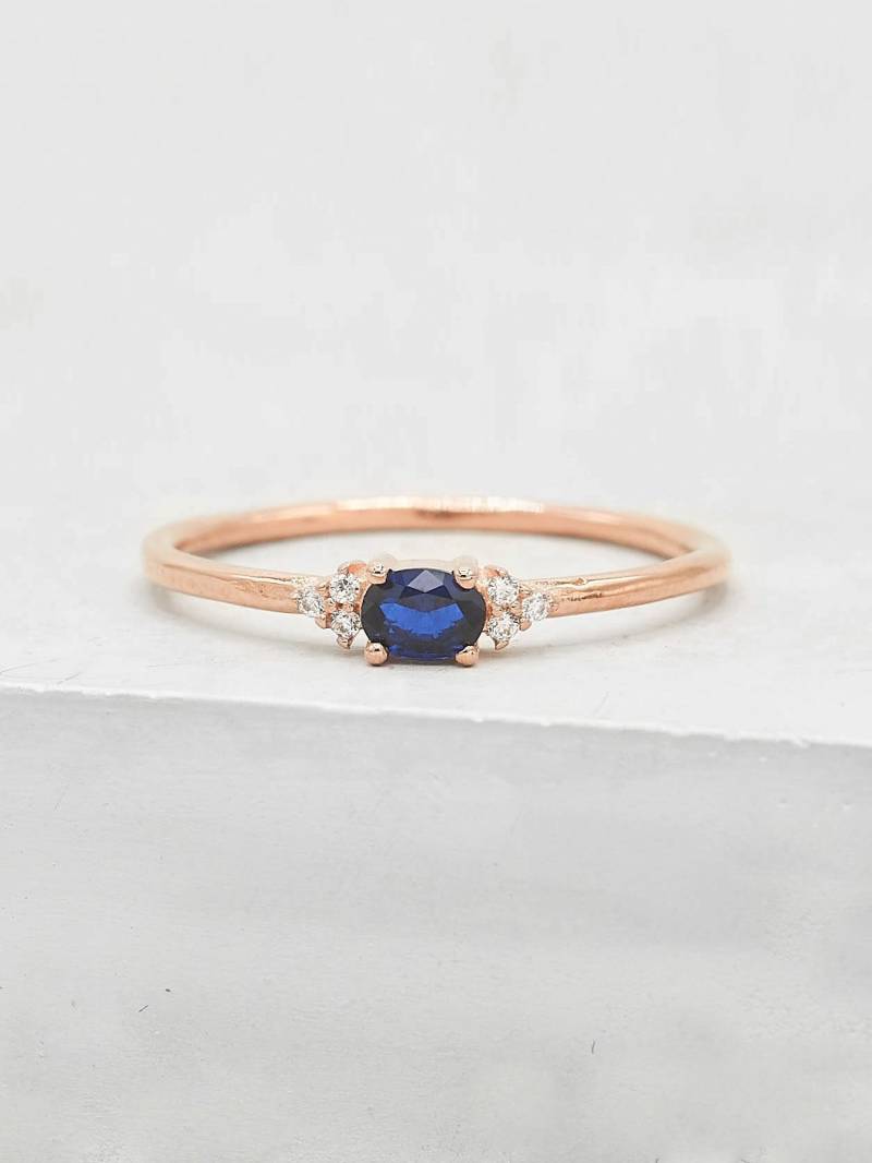 Zierlicher Oval Ring - Rotgold + Saphir | Stapelring Im Ovalschliff Versprechen Etwas Blaues September Geburtsstein von TFHJEWELRY