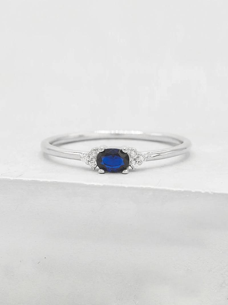 Zierlicher Ovaler Ring - Silber + Saphir | Stapelring Im Ovalschliff Versprechen Etwas Blaues September Geburtsstein von TFHJEWELRY