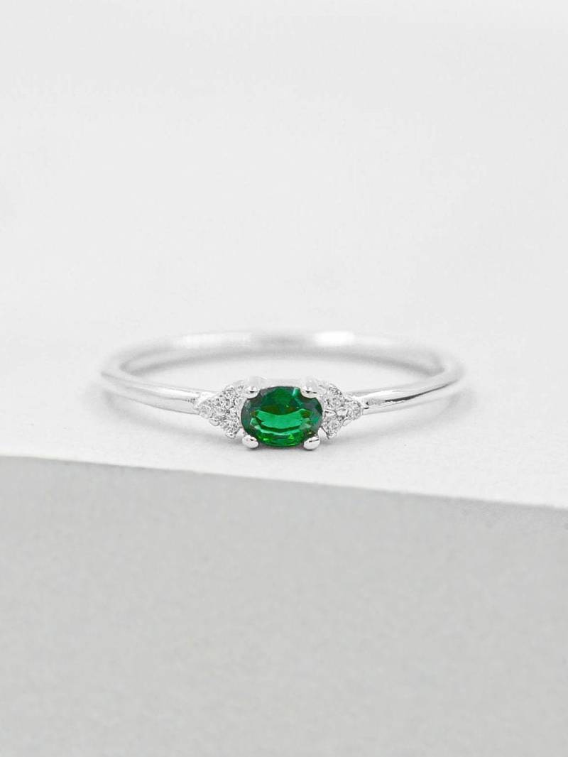 Zierlicher Ovaler Ring - Silber + Smaragd | Stapelring Im Ovalschliff Versprechen Mai Geburtsstein von TFHJEWELRY