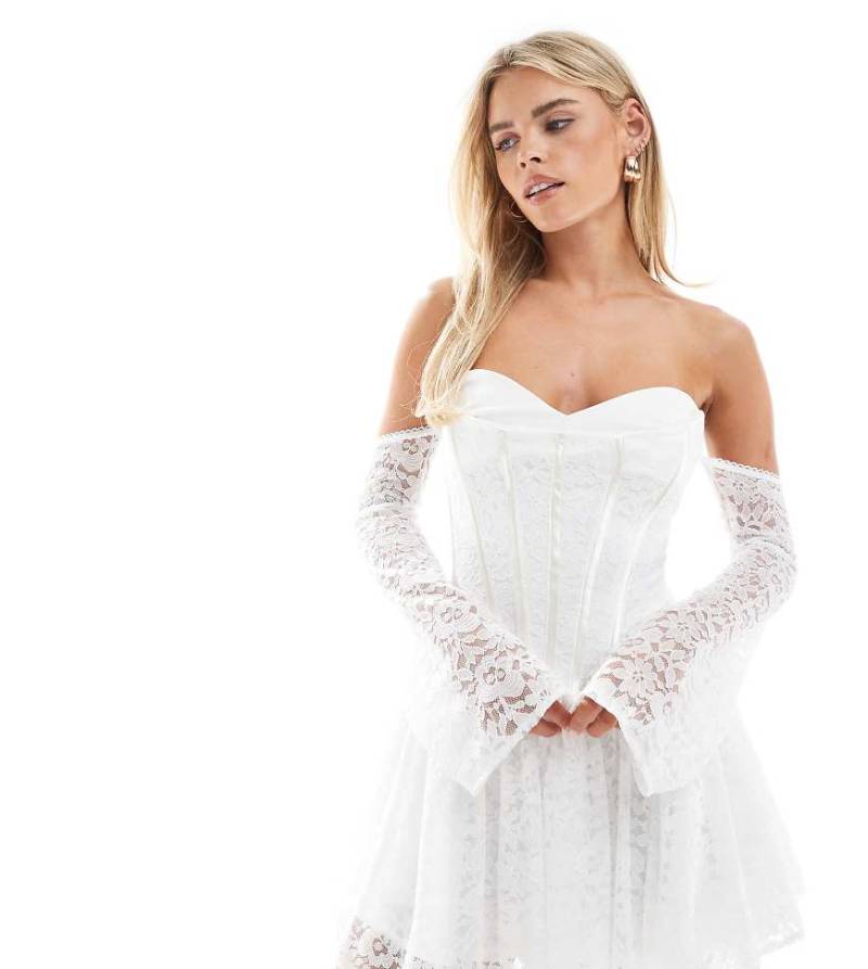 TFNC Petite - Bridal - Mini-Brautkleid in Weiß mit Korsettdetail und Spitzenärmeln von TFNC Petite