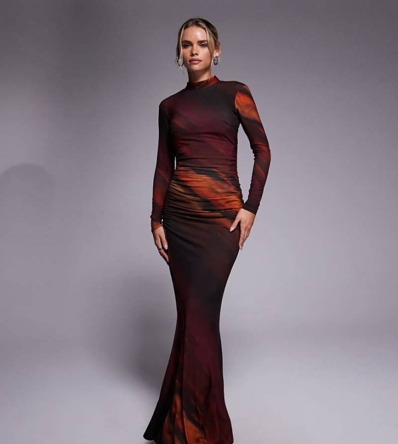 TFNC Petite - Hochgeschlossenes, langärmliges Maxikleid aus Netzstoff in Pflaume mit Farbverlauf-Bunt von TFNC Petite