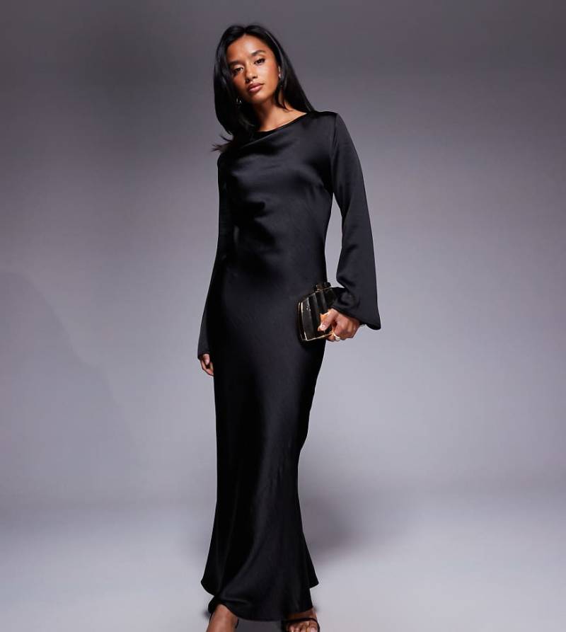 TFNC Petite - Hochgeschlossenes, langärmliges Midikleid in Schwarz von TFNC Petite