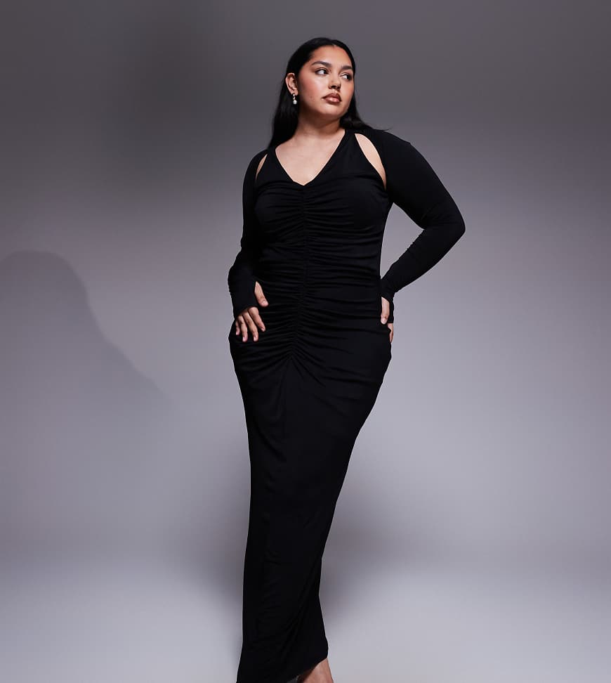 TFNC Plus - Langärmliges Maxikleid in Schwarz mit Cut-out an der Schulter und Rückenausschnitt von TFNC Plus