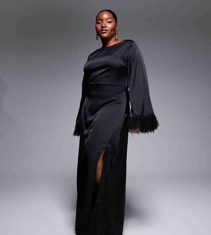 TFNC Plus - Langärmliges Maxikleid in Schwarz mit Kunstfederbesatz an den Manschetten von TFNC Plus