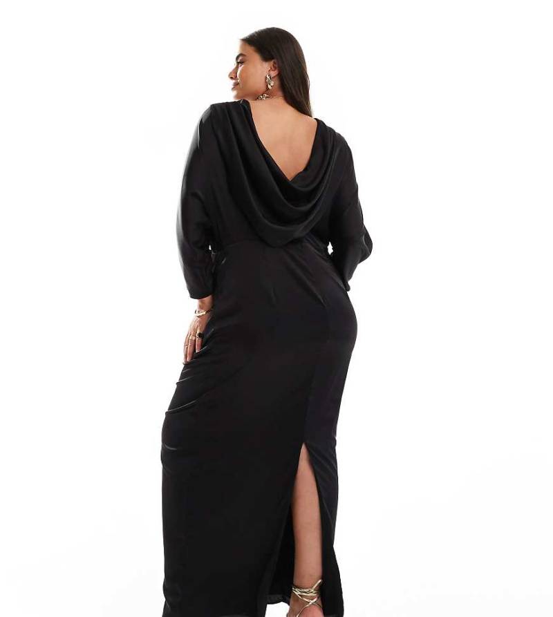 TFNC Plus - Langärmliges Satin-Maxikleid in Schwarz mit Wasserfallausschnitt am Rücken von TFNC Plus