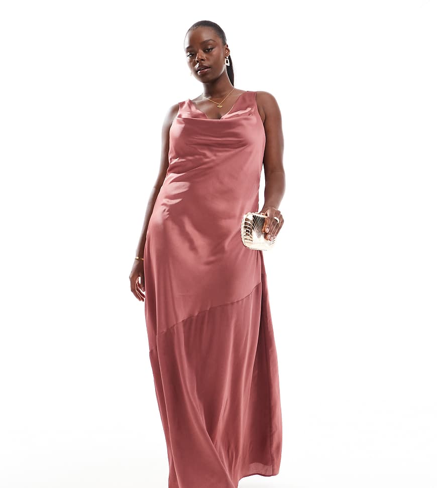 TFNC Plus - Maxikleid aus Satin in Maulbeere mit Wasserfallausschnitt vorne-Rot TFNC Plus - Maxikleid aus Satin in Maulbeere mit Wasserfallausschnitt vorne-Rot von TFNC Plus