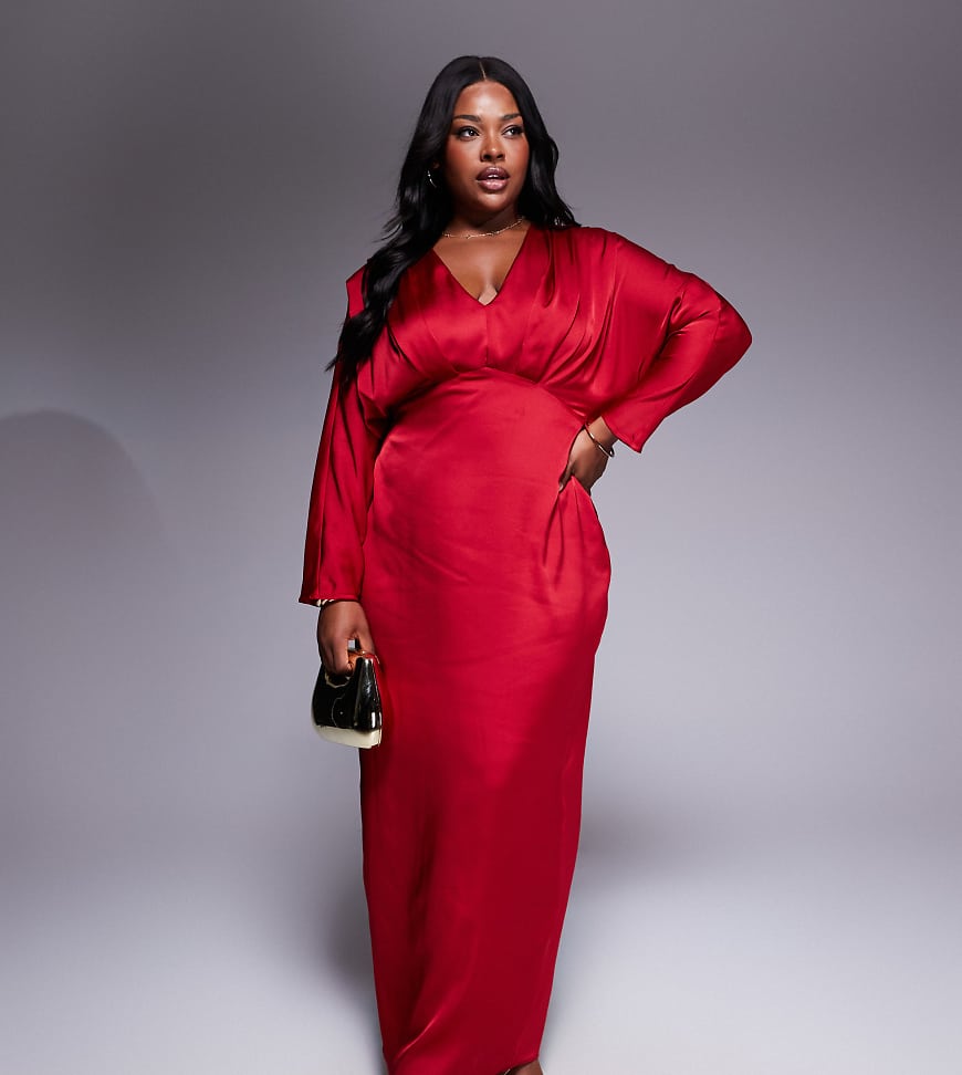 TFNC Plus - Maxikleid aus Satin in Rot mit Kimonoärmeln von TFNC Plus