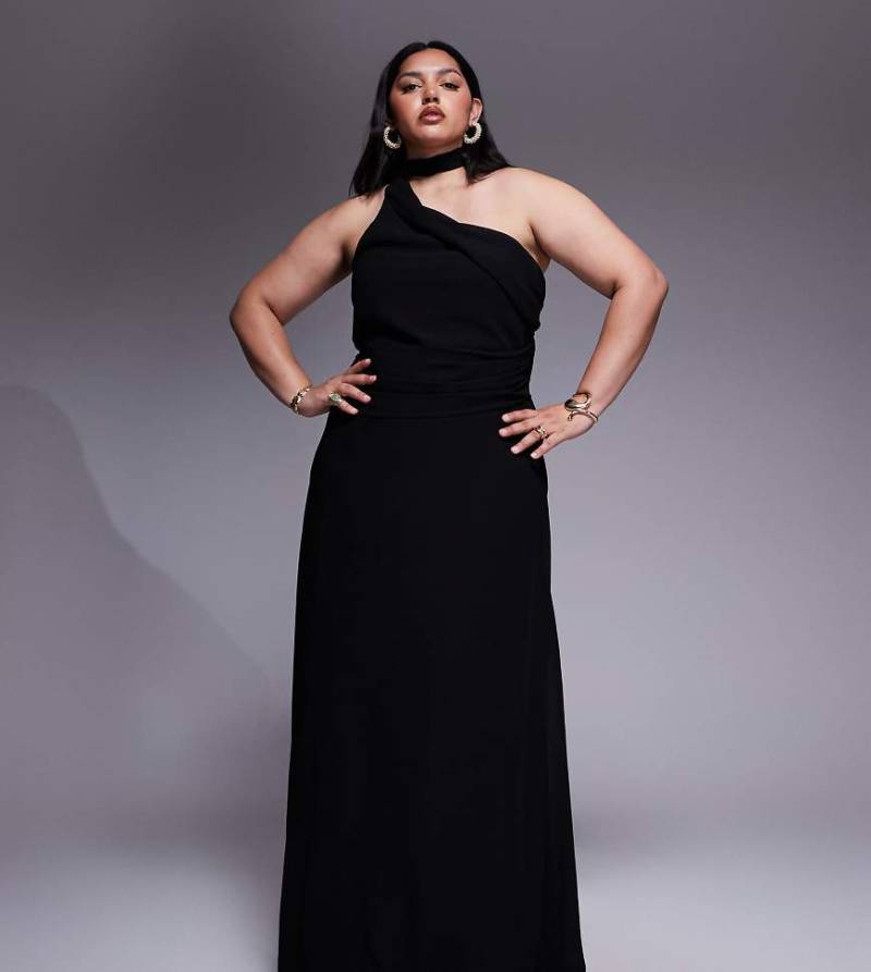 TFNC Plus - Maxikleid in Schwarz mit Schaldetail an der Schulter von TFNC Plus