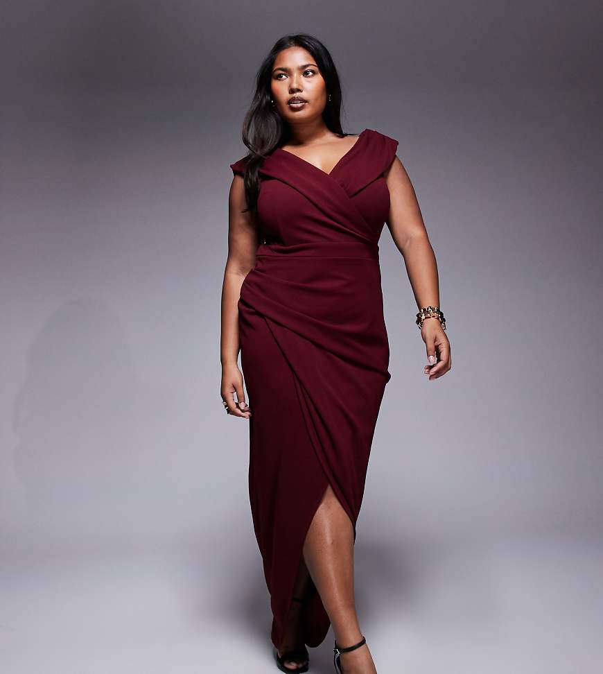 TFNC Plus - Midaxi-Kleid in Weinrot im Wickeldesign mit Carmen-Ausschnitt TFNC Plus - Midaxi-Kleid in Weinrot im Wickeldesign mit Carmen-Ausschnitt von TFNC Plus