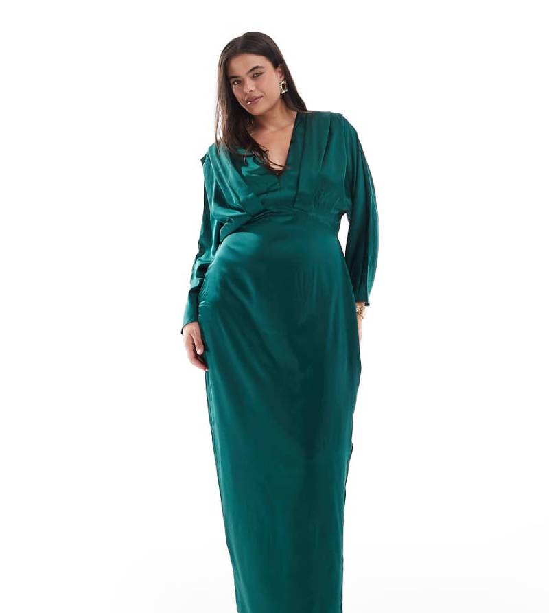 TFNC Plus - Satin-Maxikleid in Smaragdgrün mit Kimono-Oberteil von TFNC Plus