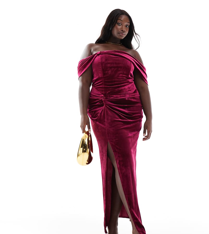 TFNC Plus - Schulterfreies Maxikleid aus Samt in Schwarzrot von TFNC Plus