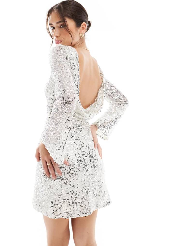 TFNC - Bridal - Kurzes Pailletten-Brautkleid in Weiß mit Wasserfall-Rückenausschnitt von TFNC