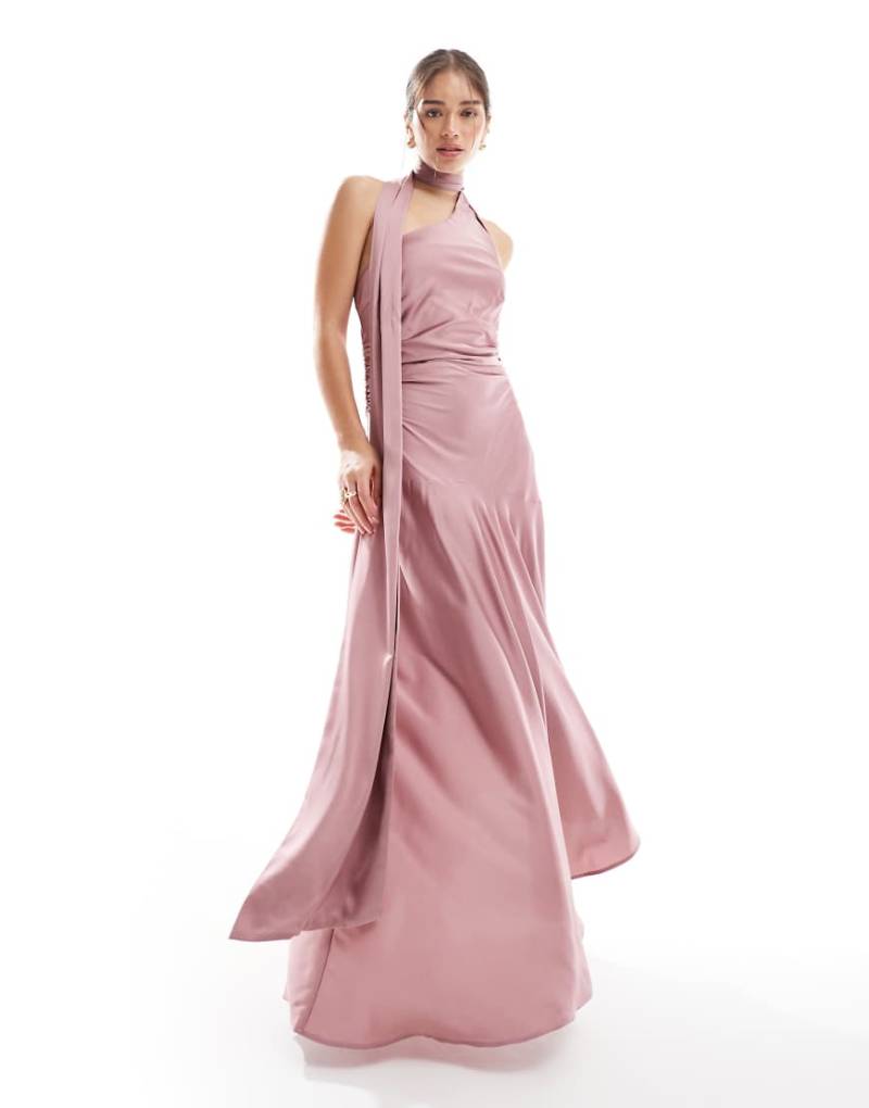 TFNC - Bridesmaid - Asymmetrisches Maxikleid aus Satin mit Schalkragen in Mauve-Rosa TFNC - Bridesmaid - Asymmetrisches Maxikleid aus Satin mit Schalkragen in Mauve-Rosa von TFNC