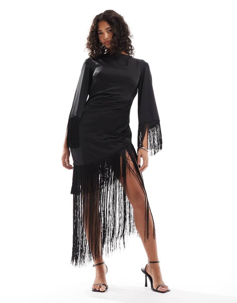 TFNC - Maxikleid aus Satin in Schwarz mit Fransendetail von TFNC