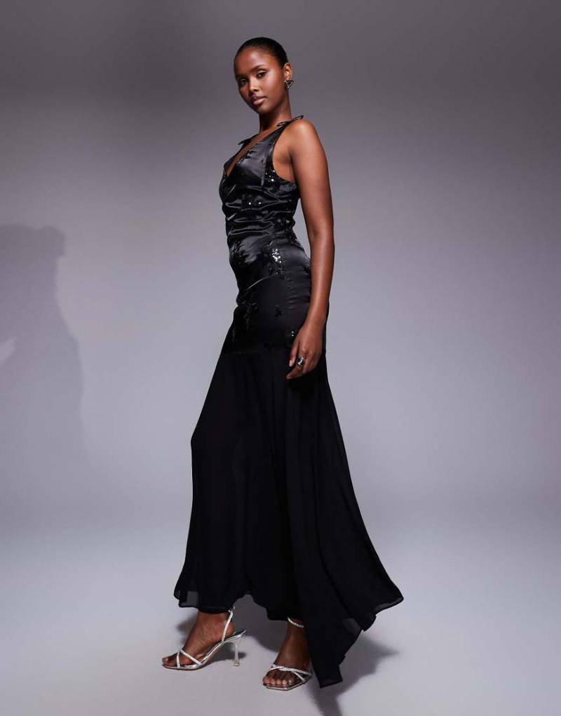 TFNC - Maxikleid aus schwarzem Satin mit Paillettenstickerei und Chiffonrock von TFNC