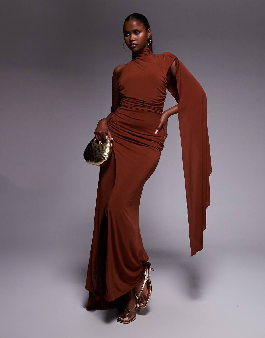 TFNC - Maxikleid mit One-Shoulder-Träger in Kaffeebraun mit Cape-Design hinten von TFNC
