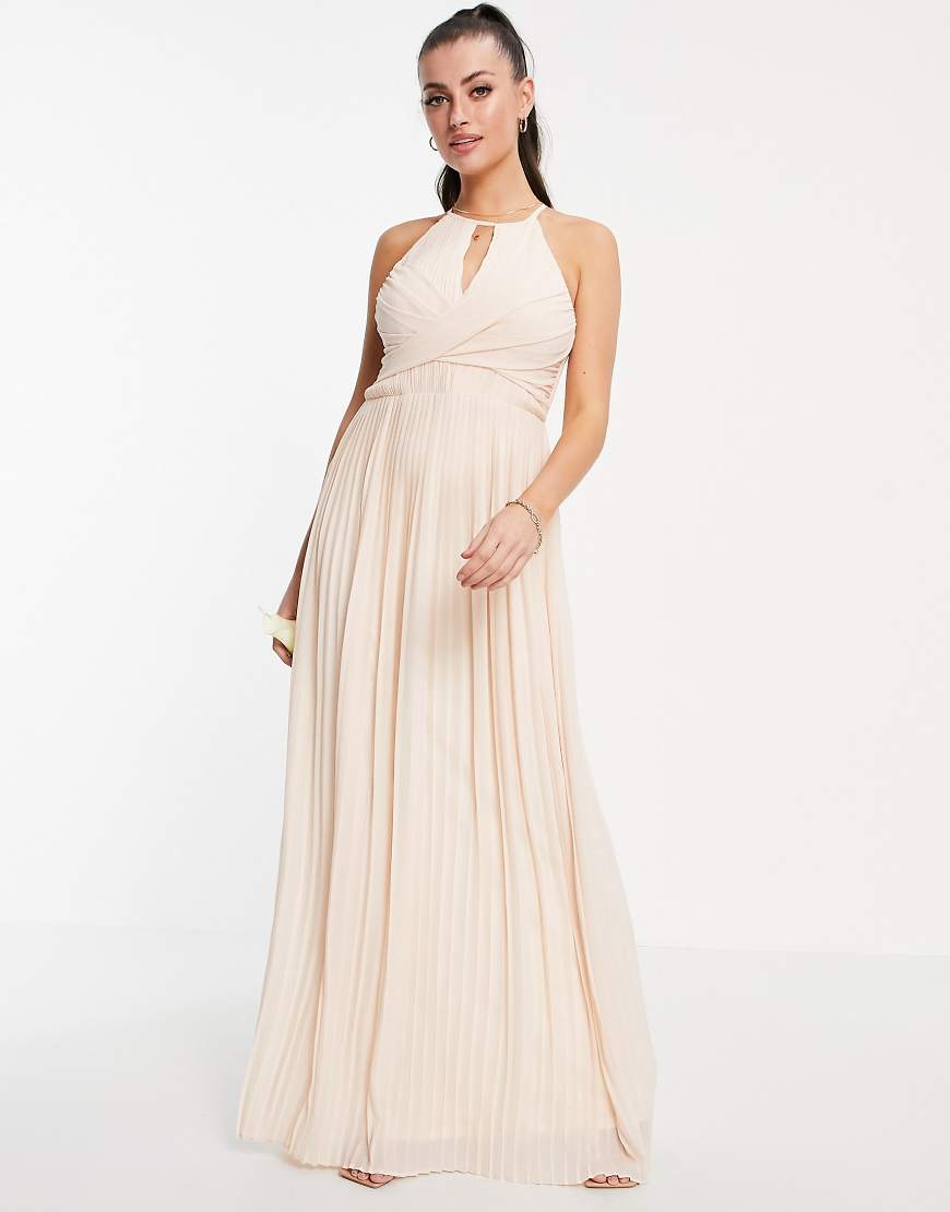 TFNC - Plissiertes Brautjungfern-Maxikleid mit Wickeldetail und Zierausschnitt in zartem Puderrosa-Grau von TFNC