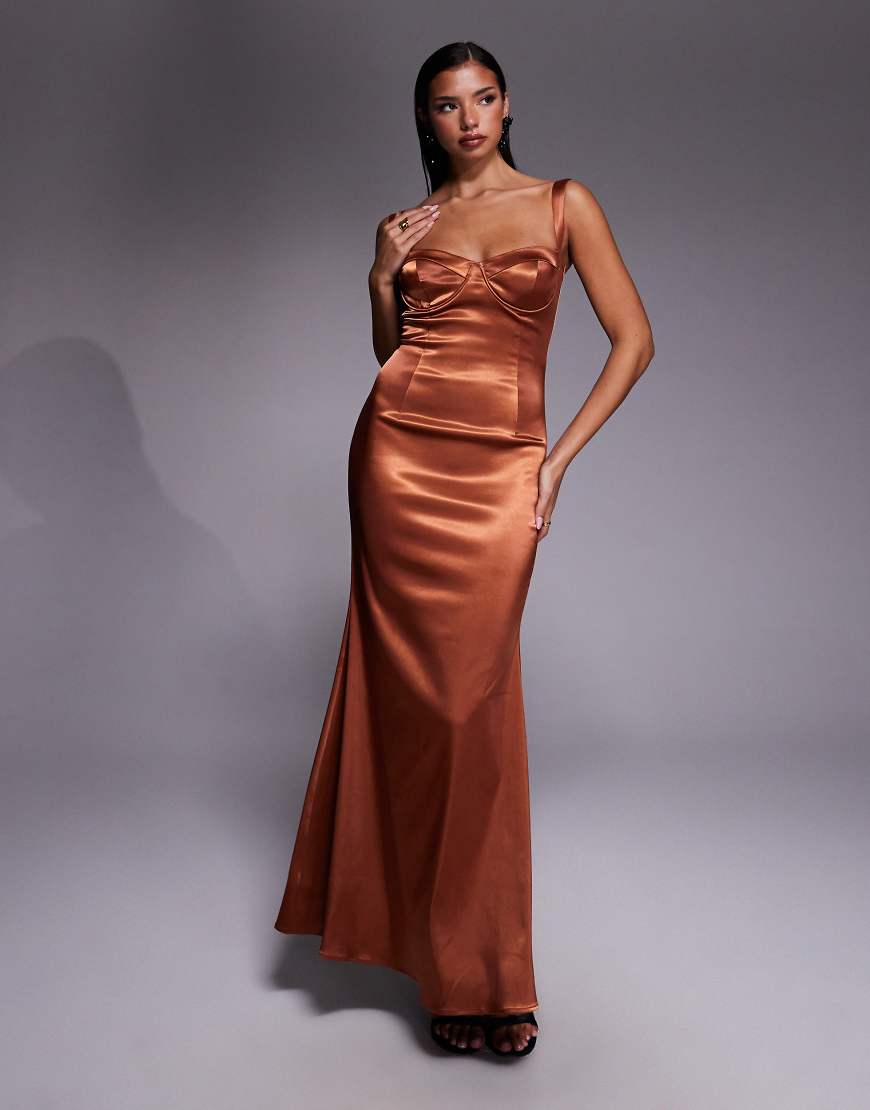 TFNC - Selma - Satin-Maxikleid in Rostrot mit Herzausschnitt und Körbchendetail-Brown von TFNC