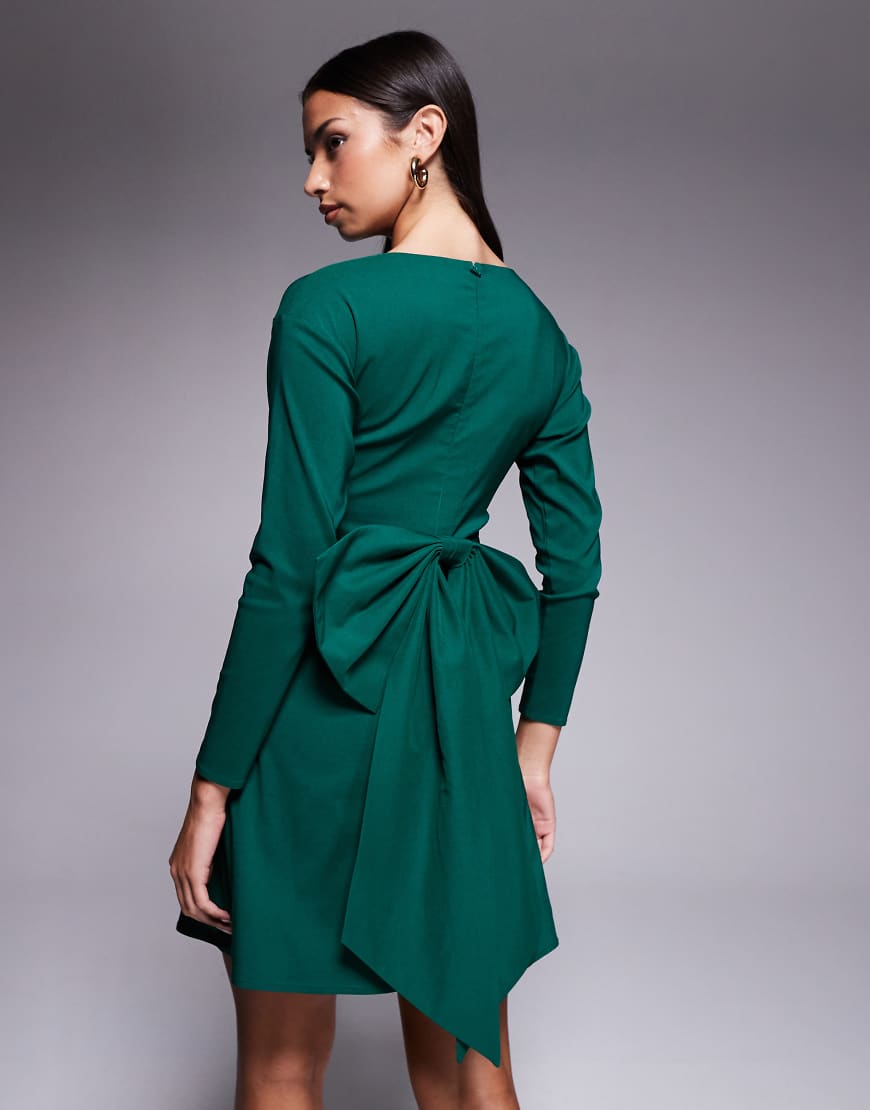 TFNC - Langärmliges Minikleid in A-Linie aus Bengaline in Grün mit Schleife am Rücken von TFNC