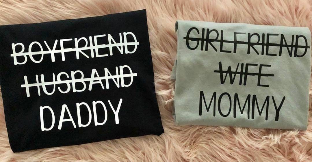 Schwangerschaft Ankündigung Paar Shirts von TGloryBoutique