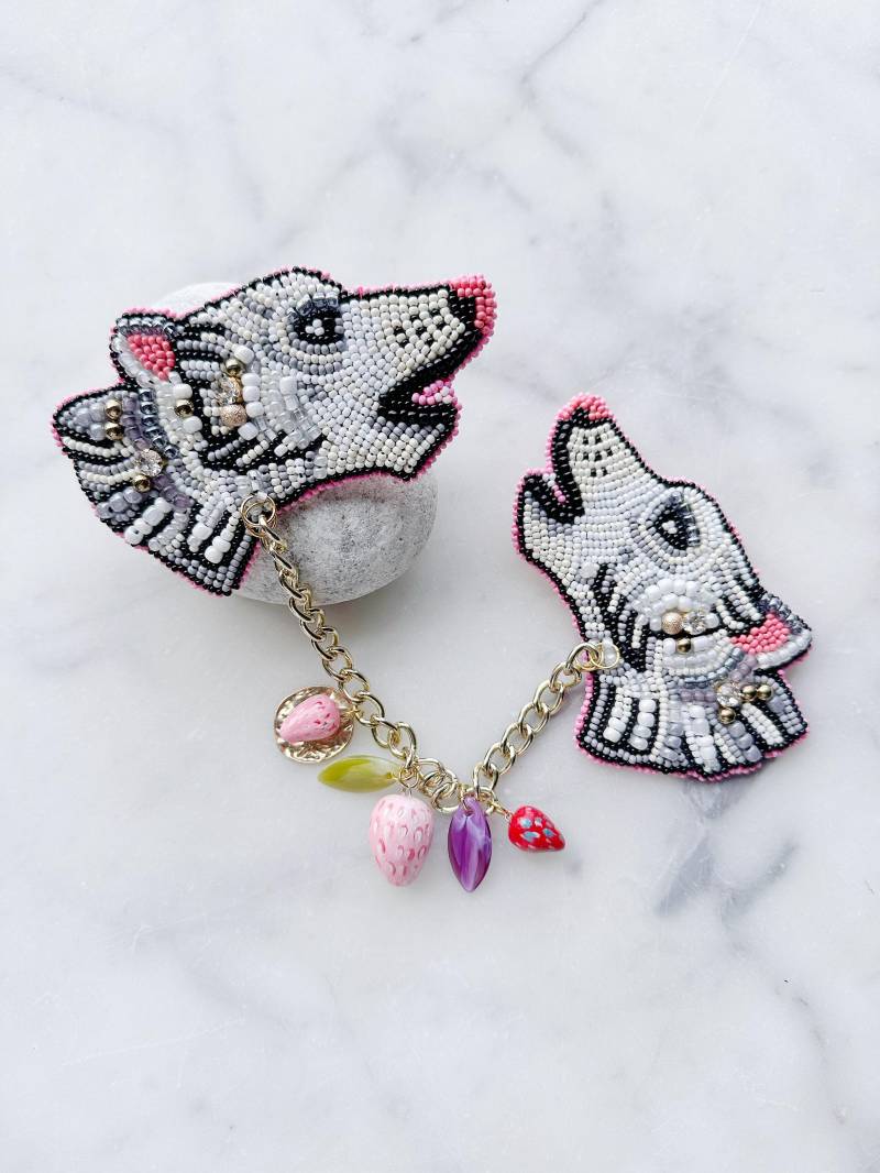 Wolf Perlen Brosche Handgemachter Eclectic Schmuck von THATSGABI