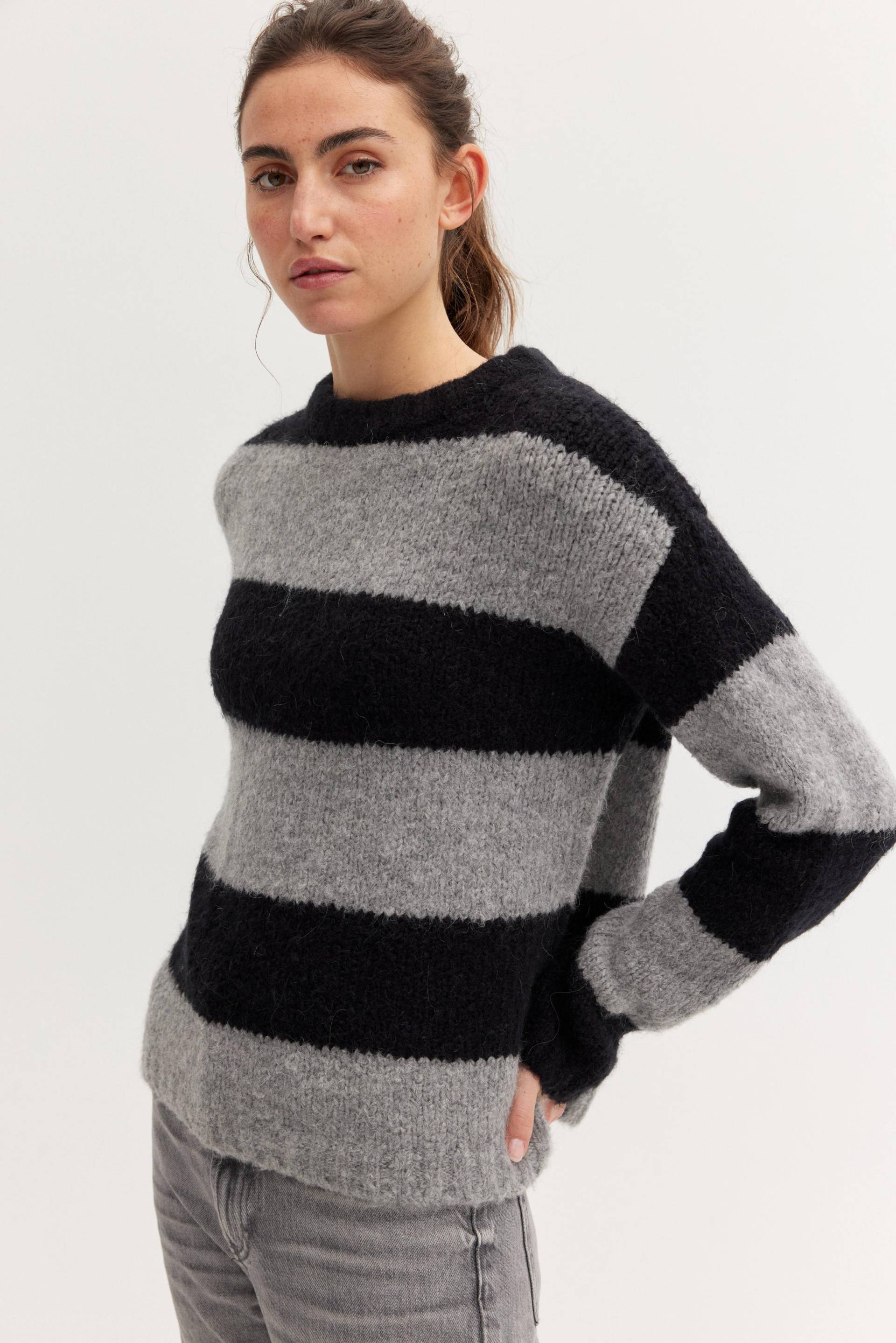 THE FASHION PEOPLE - Fluffy striped Pullover silvergrey stripe - Gr. - L von THE FASHION PEOPLE