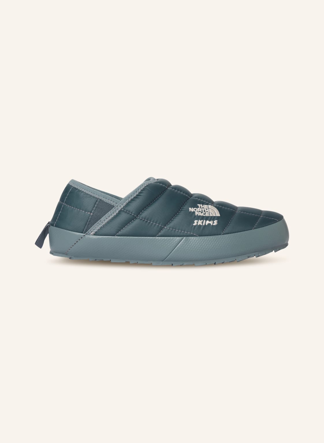 The North Face X Skims Slipper Thermoball™ Traction blau von THE NORTH FACE x SKIMS