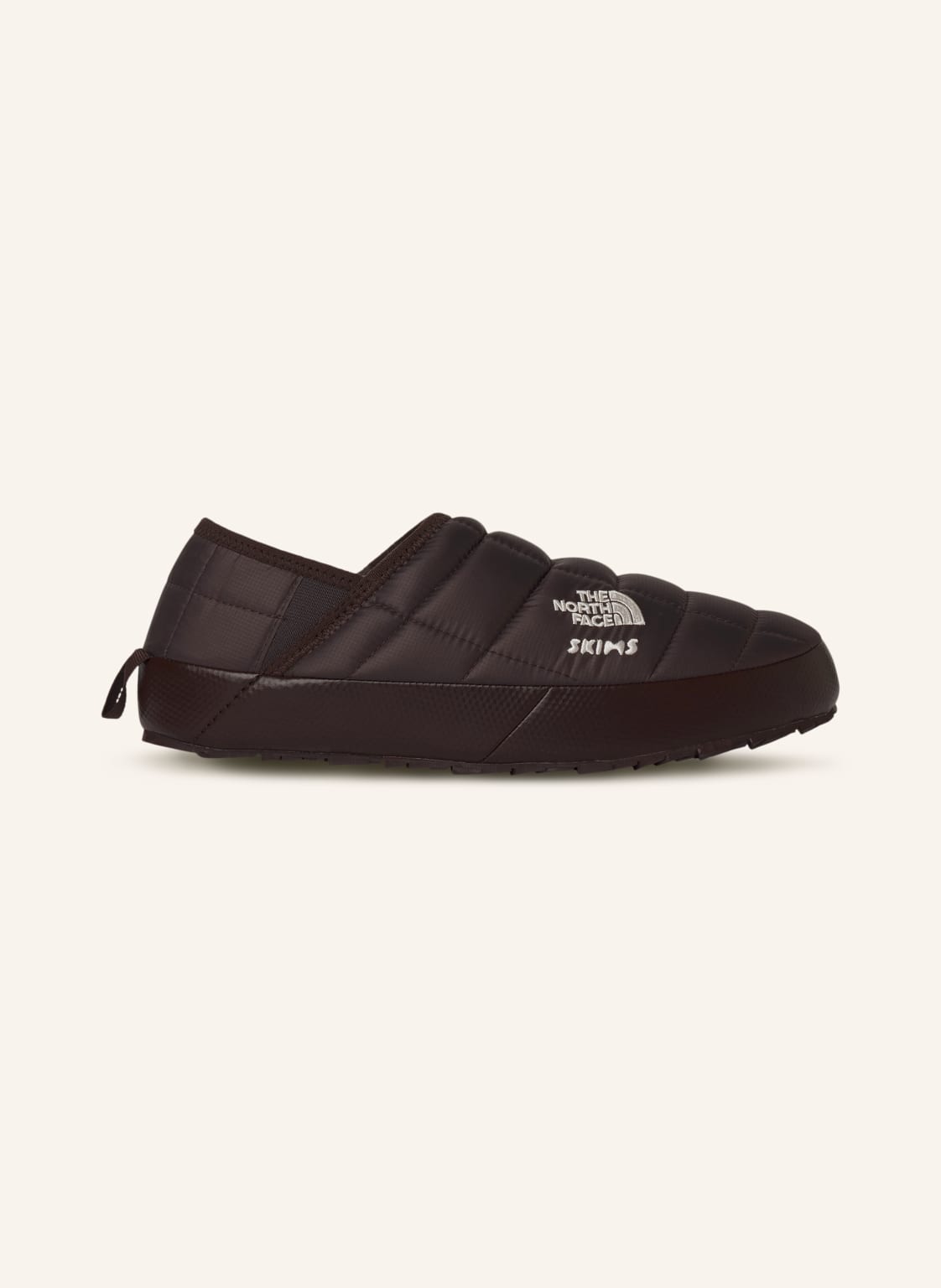 The North Face X Skims Slipper Thermoball™ Traction braun von THE NORTH FACE x SKIMS