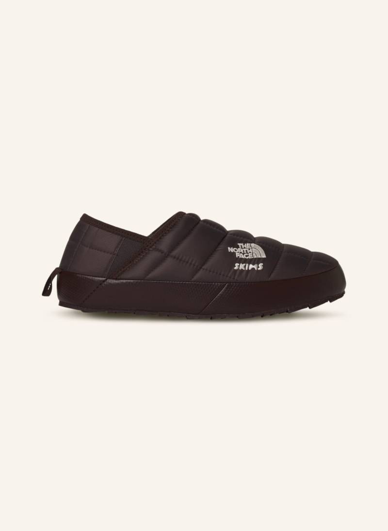 The North Face X Skims Slipper Thermoball™ Traction braun von THE NORTH FACE x SKIMS