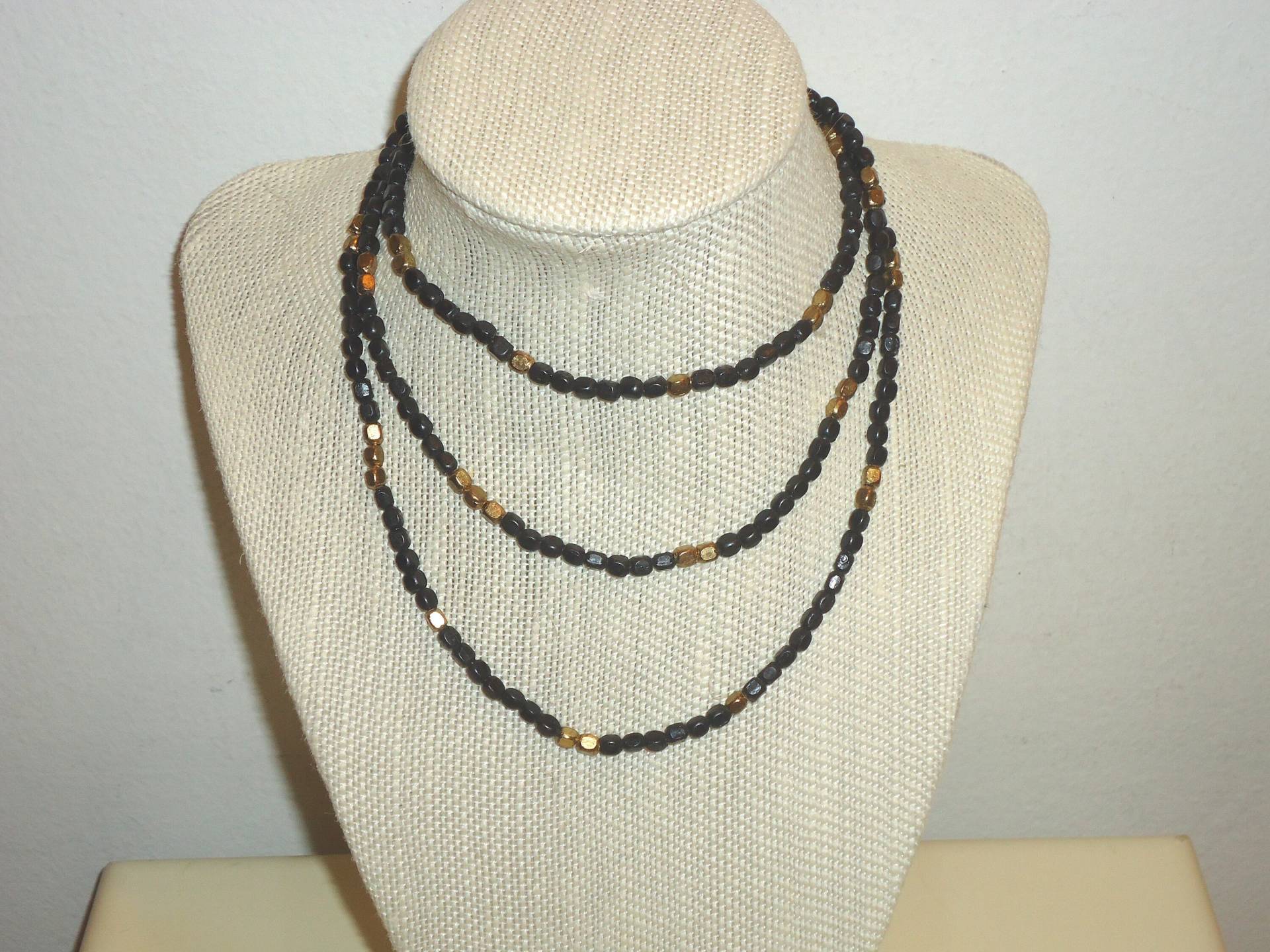 Hämatit Schwarz/Gold Perlen Halskette - 22-Zoll-Perlenkette Strang/Layered Necklace von THEACCESSORIESBAR