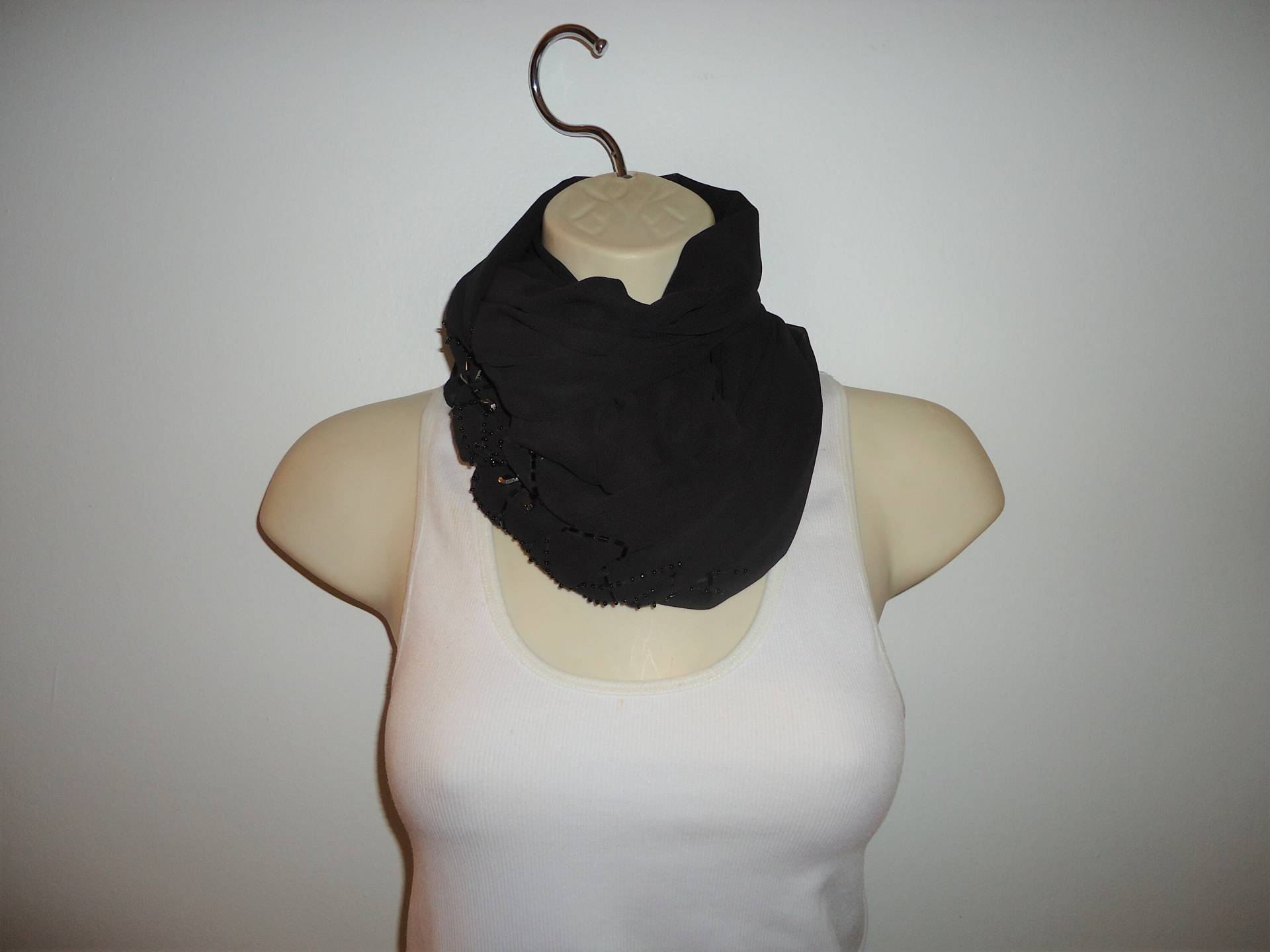 Schwarzer Pailletten - Und Perlencocktail/Abendtuch/Schal von THEACCESSORIESBAR