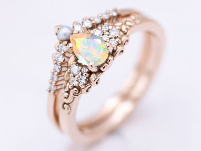 Antiker Opal Verlobungsring Set Art Deco Ehering Damen Brautring Unikat Jahrestag Ring Versprechen von THEGOLDSMITHIN