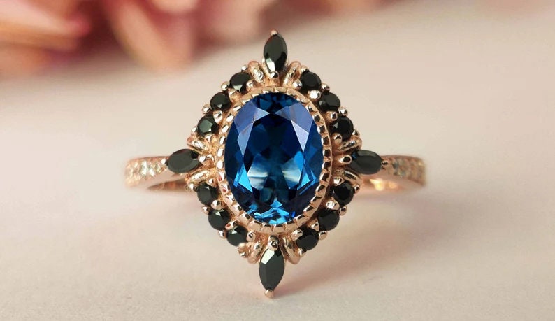 Art Deco Blau Topas Verlobungsring Oval Cut Antik Frauen Ehering 14K Gold Vintage Brautring Unikat Versprechen Ring Jahrestag Geschenk von THEGOLDSMITHIN