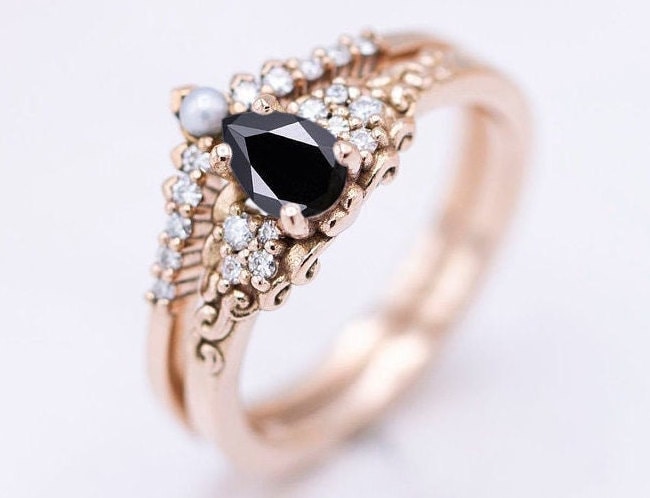 Einzigartige Schwarzer Onyx Verlobungsring Für Frauen 14K Gold Vintage Braut Versprechen Ring Art Deco Birnenschliff Hochzeit Jahrestag Geschenk von THEGOLDSMITHIN