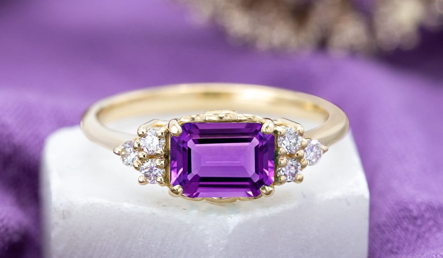 Einzigartiger Amethyst Verlobungsring Art Deco Ehering Smaragdschliff Vintage Braut Jahrestag Ring Antik Versprechen von THEGOLDSMITHIN