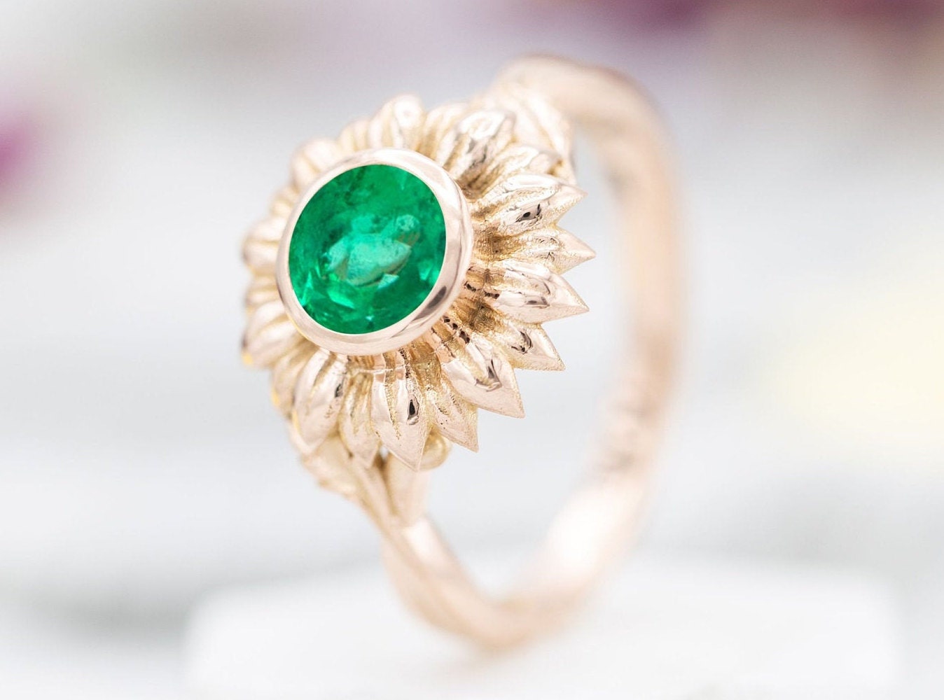 Sonnenblume Smaragd Verlobungsring Vintage Art Deco Floral Stil Ehering Unikat Jahrestag Ring Für Frauen von THEGOLDSMITHIN