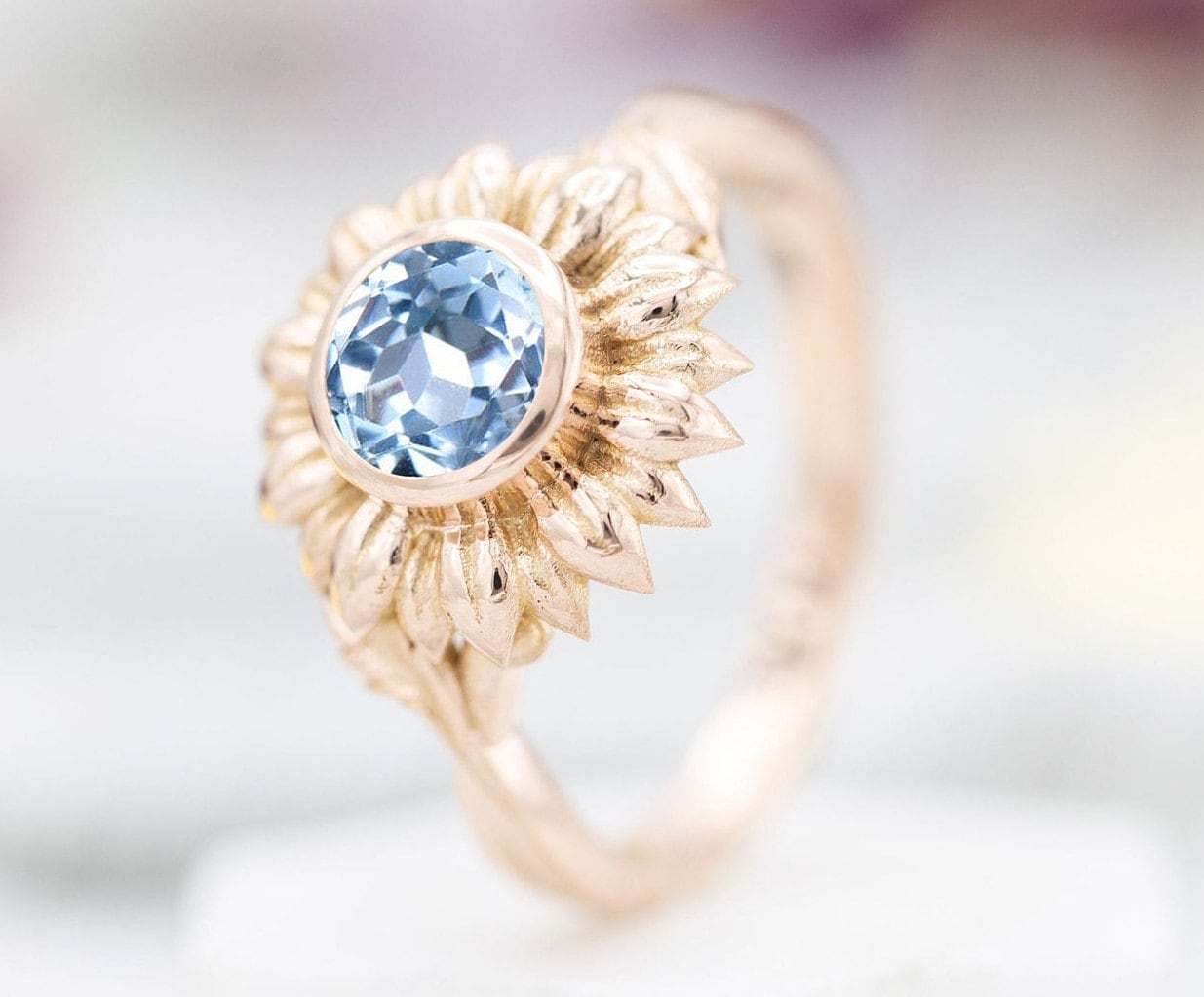 Sonnenblumen Aquamarin Verlobungsring Floral Braut Ring Sonnenblume Ehering 14K Roségold Art Deco Versprechensring von THEGOLDSMITHIN