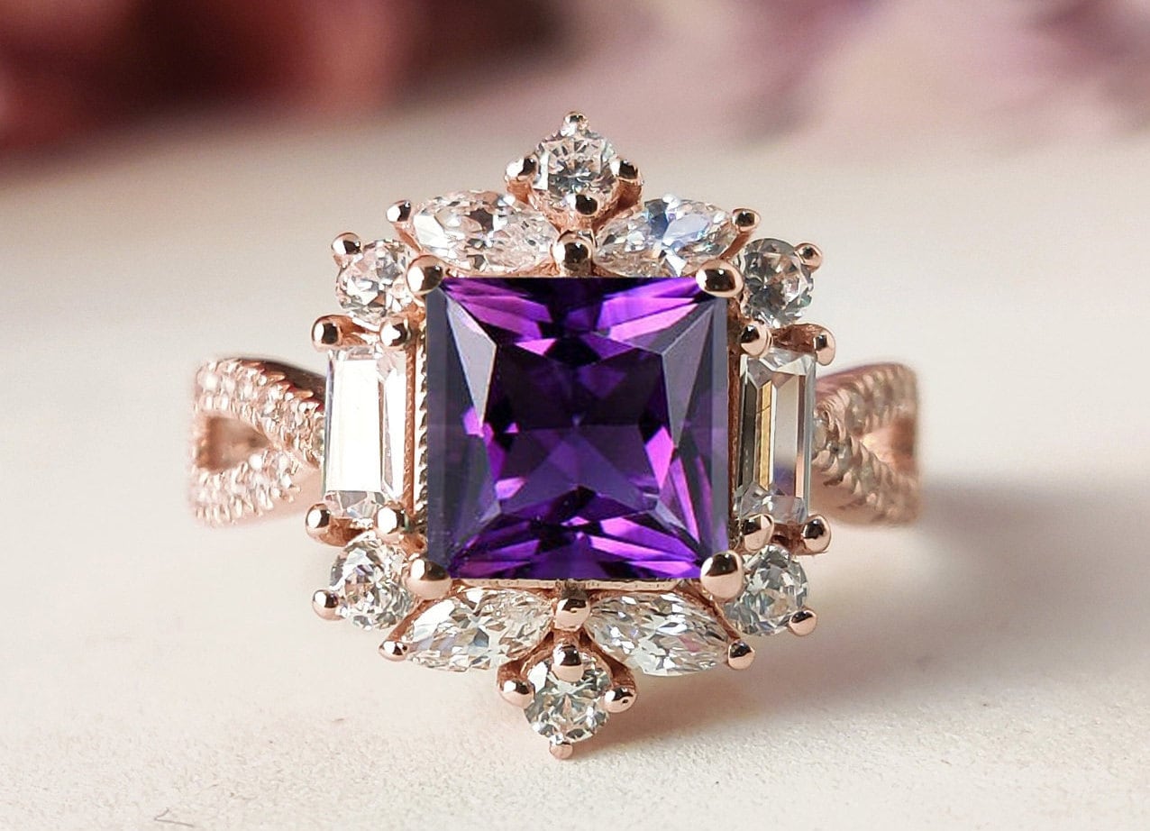 Vintage Amethyst Verlobungsring Unikat Art Deco Ehering 14K Gold Braut Jahrestag Ring Prinzessin Cut Antik Versprechen von THEGOLDSMITHIN