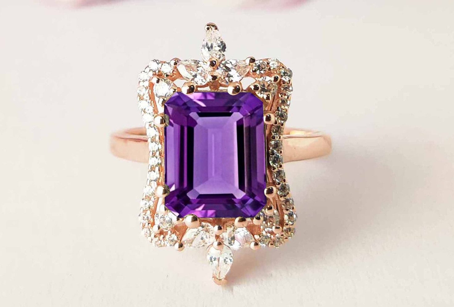 Vintage Halo Amethyst Verlobungsring Einzigartige Art-Deco-Ehering Antike Braut Jahrestag Ring Smaragdschliff Versprechen Für Sie von THEGOLDSMITHIN